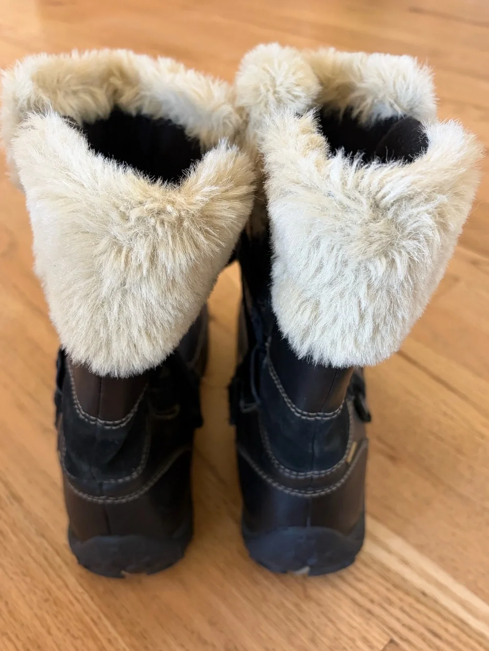 Merrell “Nikita” Black Lace-Up Boots with Cream Faux-Fur Collar. Women’s Size 11